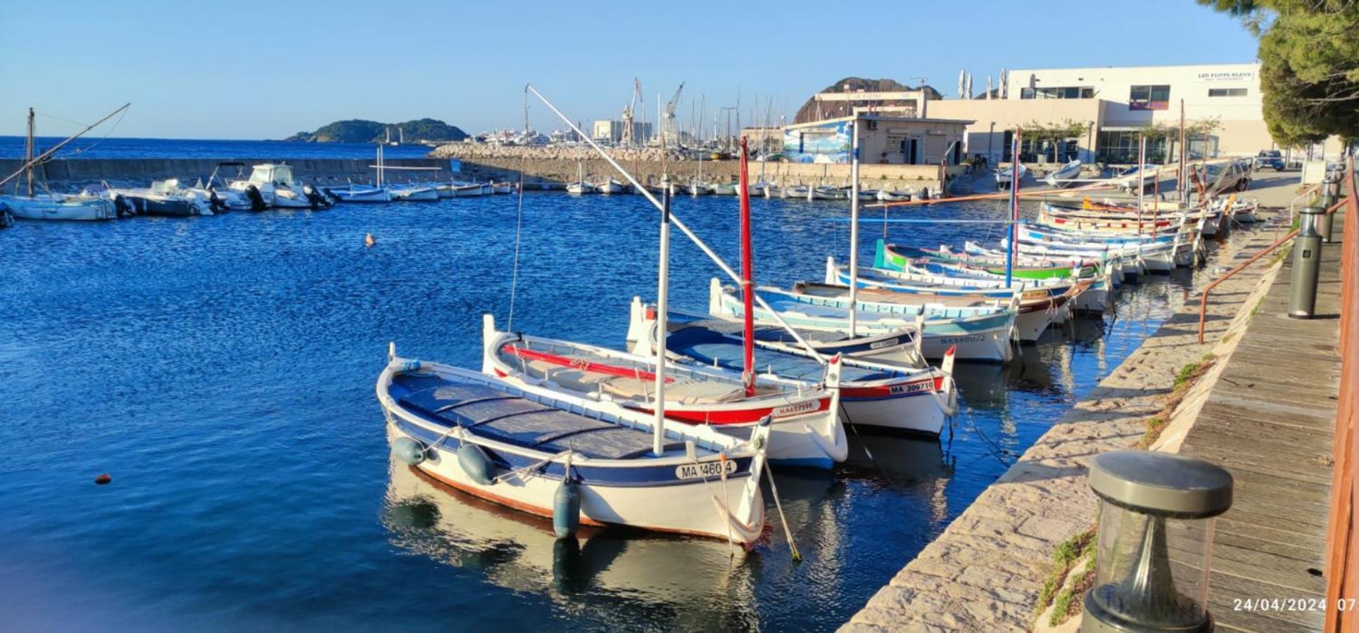 Logement Climatise Avec Jardin Et Parking Pour 2 Personnes En Bord De Plage La Ciotat Bagian luar foto